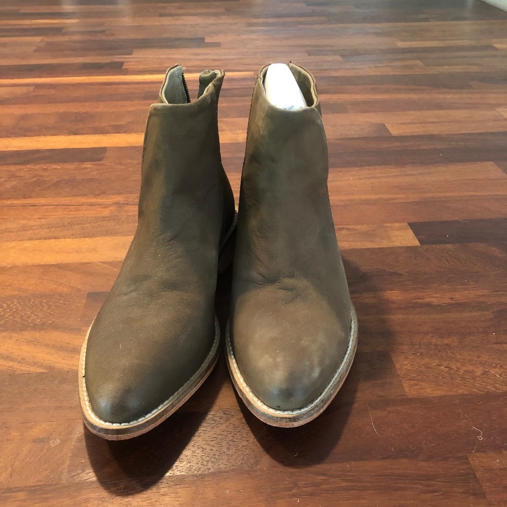 Free People brown leather ankle boots size 36